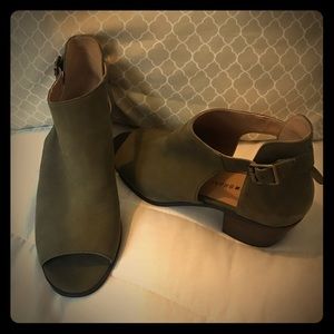 Peep Toed Olive Shoes